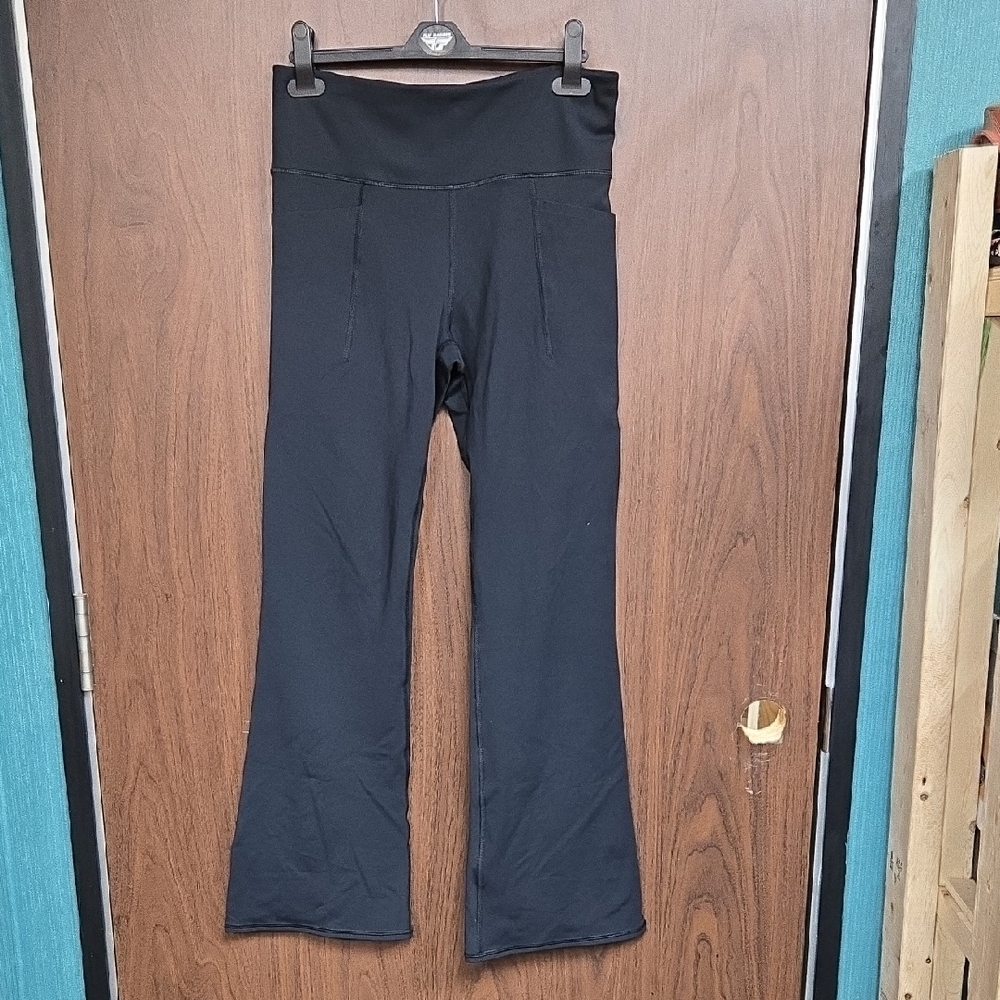 GAP Size M Black High Rise Flare Yoga Leggings